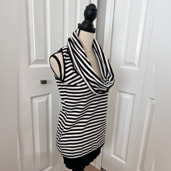 Tracy M, Sleeveless Black & White Striped Knit Cowl Neck Tunic - Picture 8 of 8